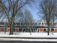 905742 Gezicht op de achtergevel van het gerenoveerde Trajectum College (Vader Rijndreef 7) te Utrecht, vanaf de ...